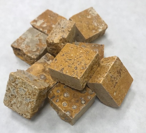 [travertino giallo] Marbre - Travertino Giallo - 2 x 2 cm , par 100 g .