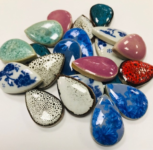 Gouttes Émaillées , mix - 18 x 28 mm , par 100 g .